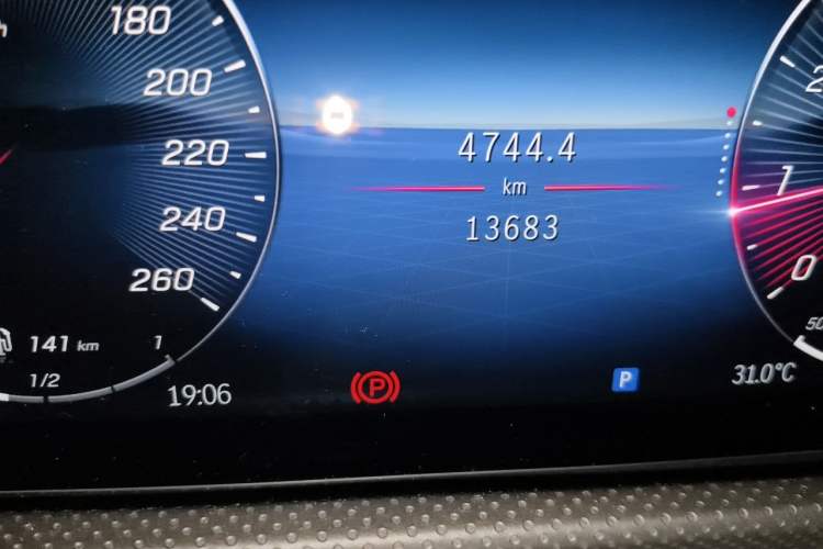 Used Mercedes-Benz A-Class 2024 Updated A 200 L Fashion Version Odometer Close Up