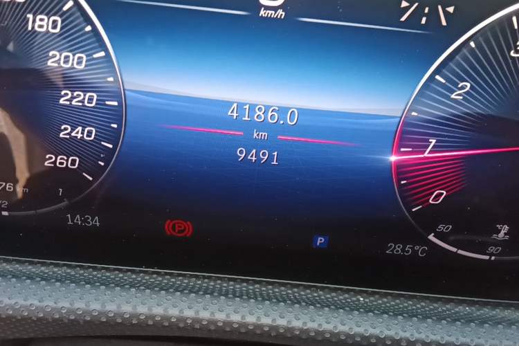 Used Mercedes-Benz A-Class 2024 Updated A 200 L Fashion Version Odometer Close Up