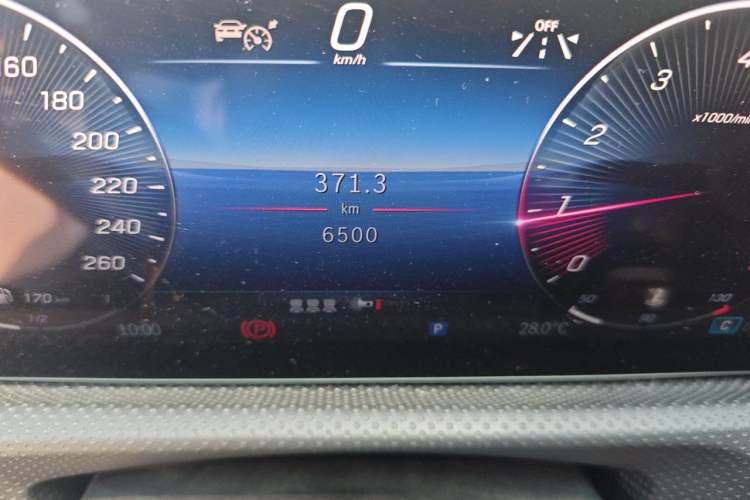 Used Mercedes-Benz A-Class 2024 Updated A 200 L Fashion Version Odometer Close Up