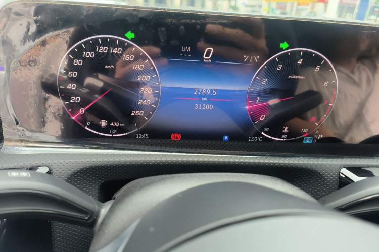 Used Mercedes-Benz A-Class 2024 Updated A 200 L Fashion Version Odometer Close Up