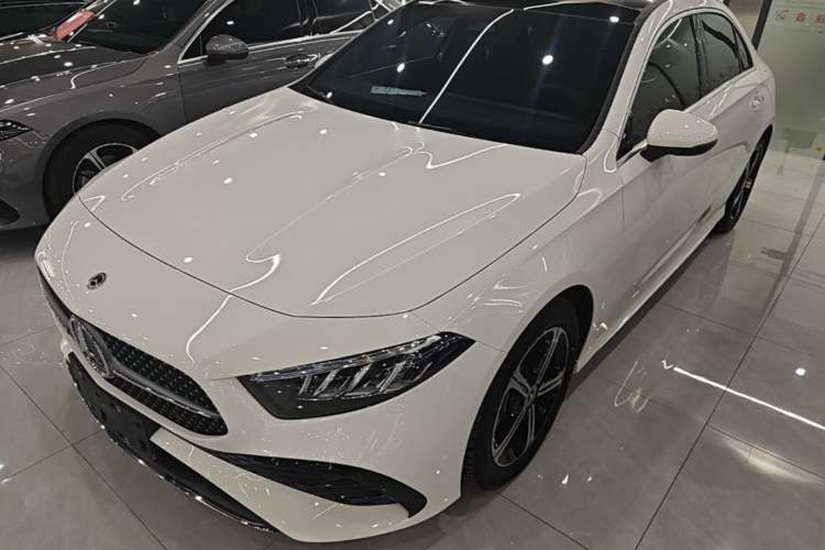Mercedes-Benz A-Class 2024 Updated A 200 L Fashion Version