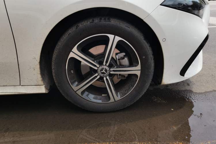 Used Mercedes-Benz A-Class 2024 Updated A 200 L Fashion Version Right Front Wheel Hub