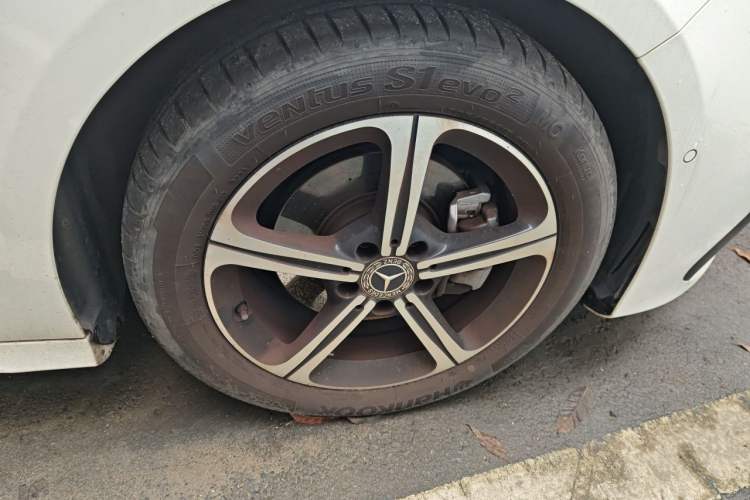 Used Mercedes-Benz A-Class 2024 A 200 L Fashion Model Right Front Wheel Hub