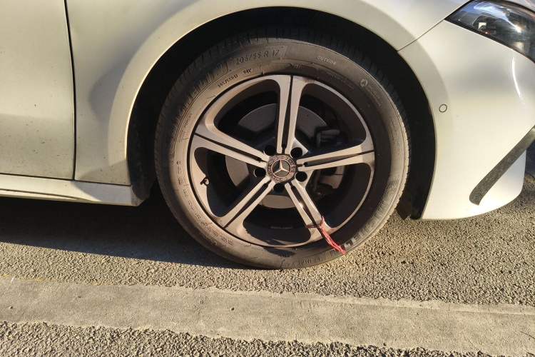 Used Mercedes-Benz A-Class 2024 Updated A 200 L Fashion Version Right Front Wheel Hub