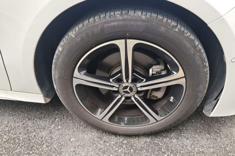 Used Mercedes-Benz A-Class 2024 A 200 L Fashion Model Right Front Wheel Hub