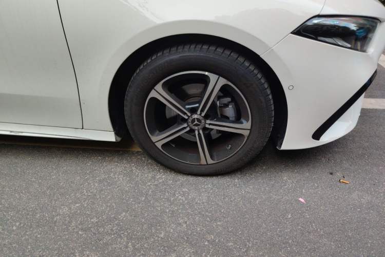 Used Mercedes-Benz A-Class 2024 Updated A 200 L Fashion Version Right Front Wheel Hub