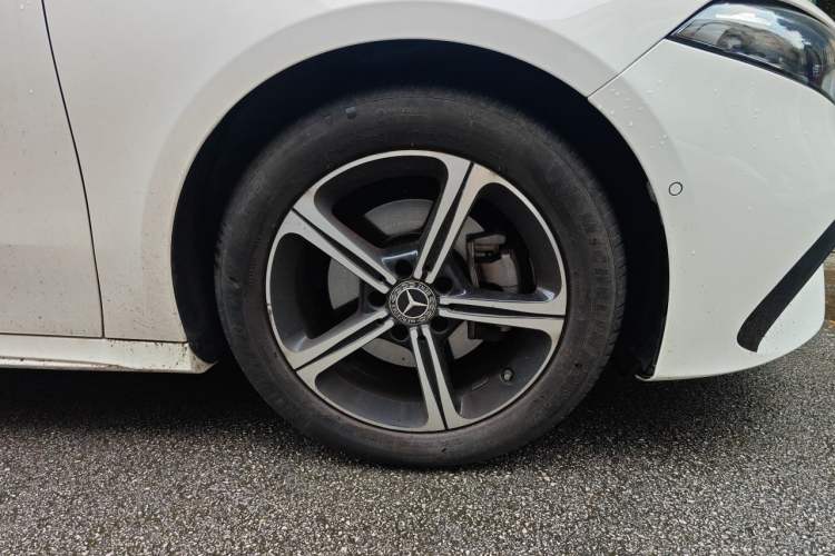 Used Mercedes-Benz A-Class 2024 Updated A 200 L Fashion Version Right Front Wheel Hub