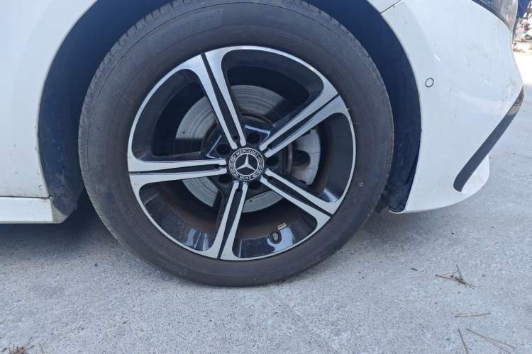 Used Mercedes-Benz A-Class 2024 Updated A 200 L Fashion Version Right Front Wheel Hub