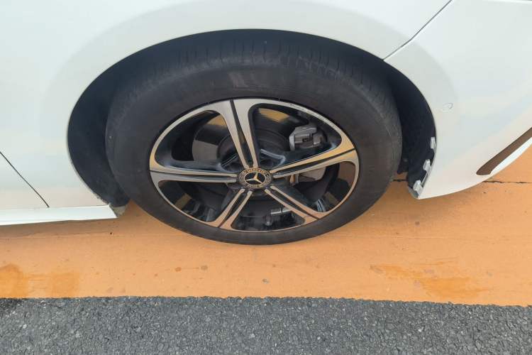 Used Mercedes-Benz A-Class 2024 Updated A 200 L Fashion Version Right Front Wheel Hub