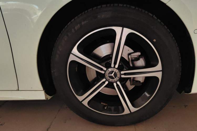 Used Mercedes-Benz A-Class 2024 A 200 L Fashion Model Right Front Wheel Hub