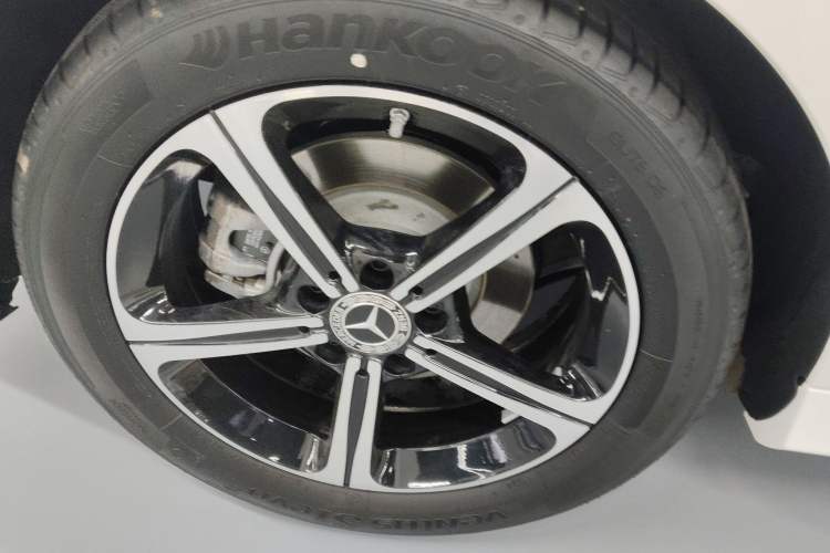 Used Mercedes-Benz A-Class 2024 Updated A 200 L Fashion Version Right Rear Wheel Hub