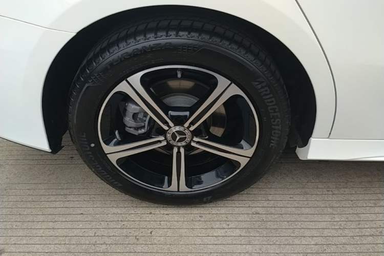 Used Mercedes-Benz A-Class 2024 Updated A 200 L Fashion Version Right Rear Wheel Hub