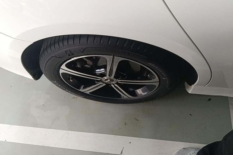Used Mercedes-Benz A-Class 2024 Updated A 200 L Fashion Version Right Rear Wheel Hub