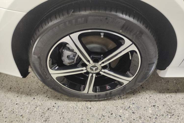 Used Mercedes-Benz A-Class 2024 Updated A 200 L Fashion Version Right Rear Wheel Hub