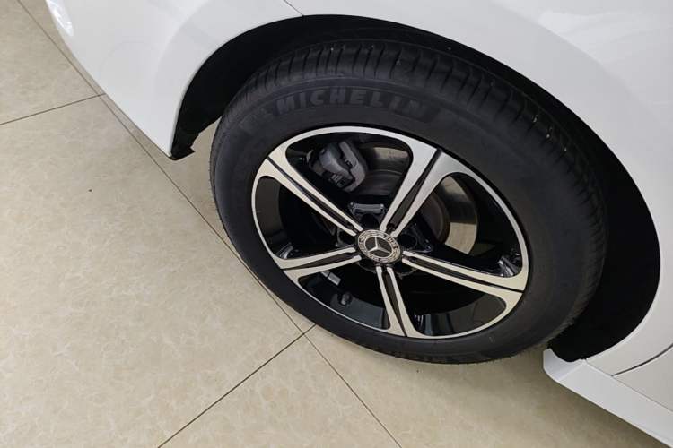Used Mercedes-Benz A-Class 2024 Updated A 200 L Fashion Version Right Rear Wheel Hub