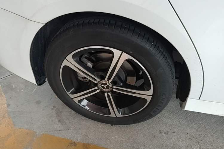 Used Mercedes-Benz A-Class 2024 Updated A 200 L Fashion Version Right Rear Wheel Hub