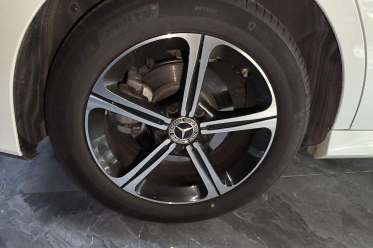 Used Mercedes-Benz A-Class 2024 A 200 L Fashion Model Right Rear Wheel Hub