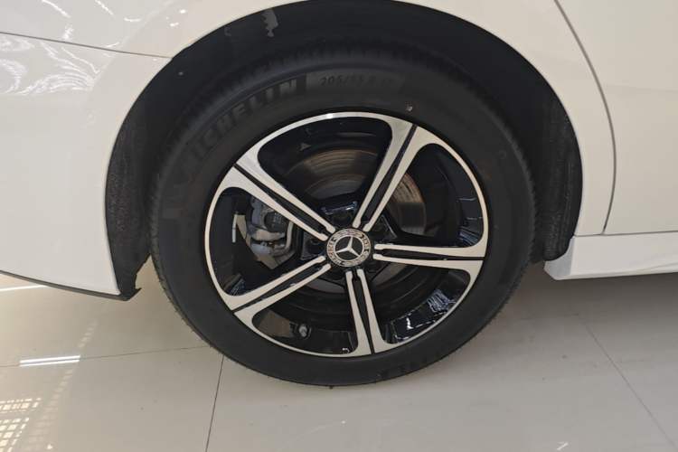Used Mercedes-Benz A-Class 2024 Updated A 200 L Fashion Version Right Rear Wheel Hub
