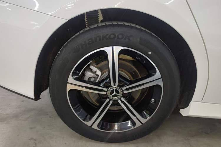 Used Mercedes-Benz A-Class 2024 A 200 L Fashion Model Right Rear Wheel Hub