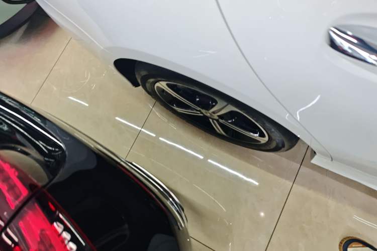 Used Mercedes-Benz A-Class 2024 Updated A 200 L Fashion Version Right Rear Wheel Hub
