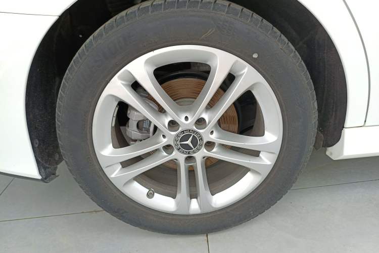 Used Mercedes-Benz A-Class 2024 A 180 L Right Rear Wheel Hub