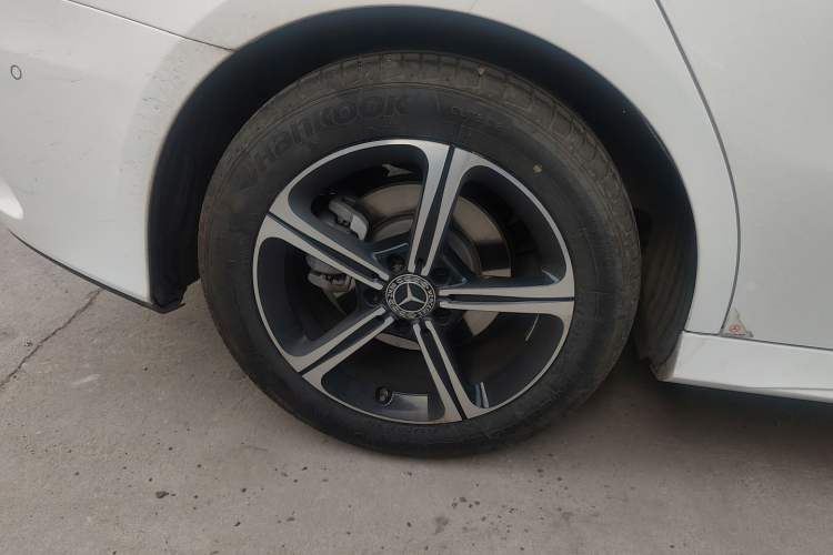 Used Mercedes-Benz A-Class 2024 Updated A 200 L Fashion Version Right Rear Wheel Hub