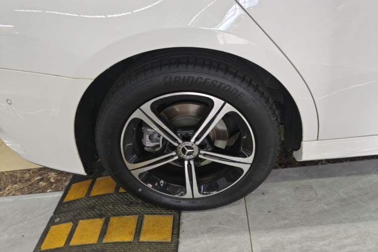 Used Mercedes-Benz A-Class 2024 Updated A 200 L Fashion Version Right Rear Wheel Hub