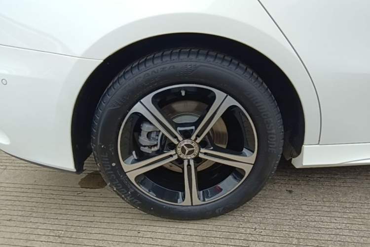 Used Mercedes-Benz A-Class 2024 Updated A 200 L Fashion Version Right Rear Wheel Hub