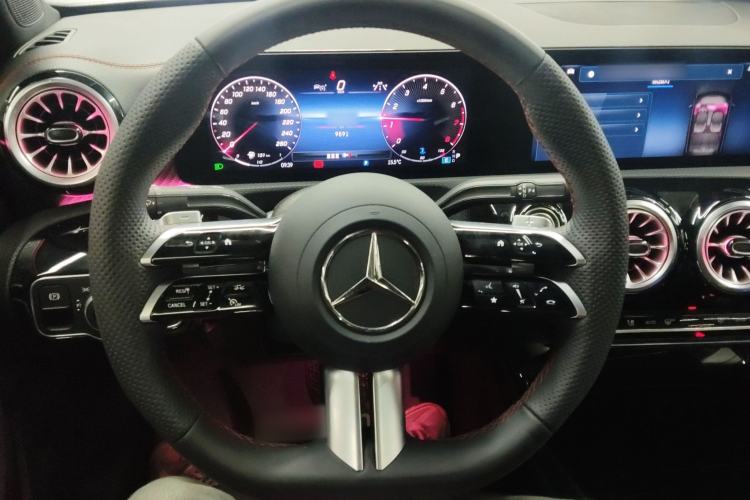 Used Mercedes-Benz A-Class 2024 Updated A 200 L Fashion Version Steering Wheel