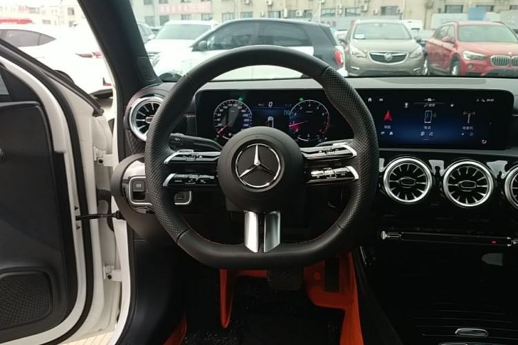 Used Mercedes-Benz A-Class 2024 Updated A 200 L Fashion Version Steering Wheel