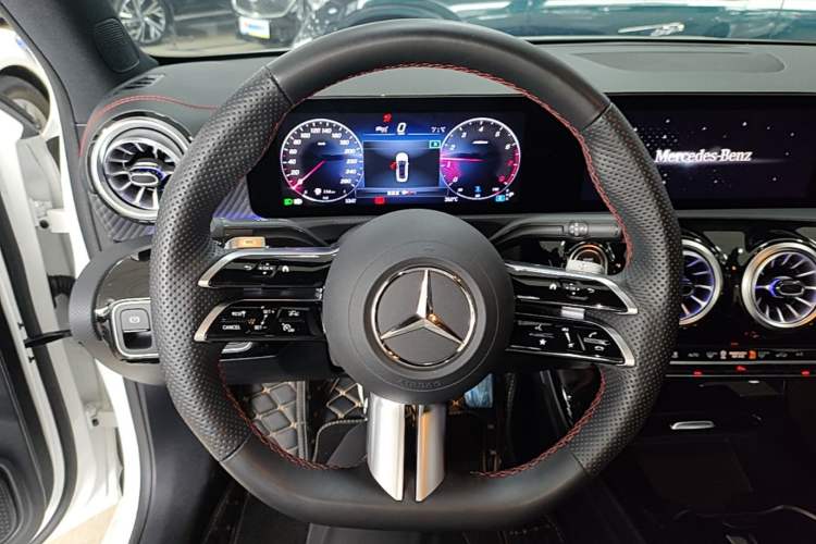 Used Mercedes-Benz A-Class 2024 Updated A 200 L Fashion Version Steering Wheel