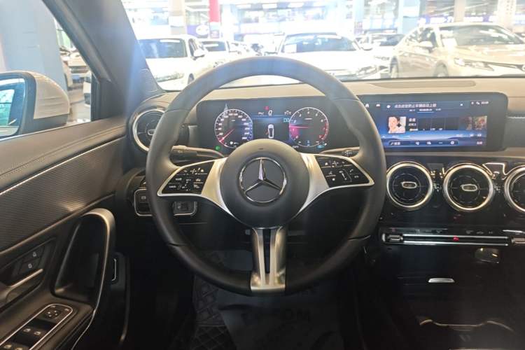 Used Mercedes-Benz A-Class 2024 Updated A 180 L Steering Wheel