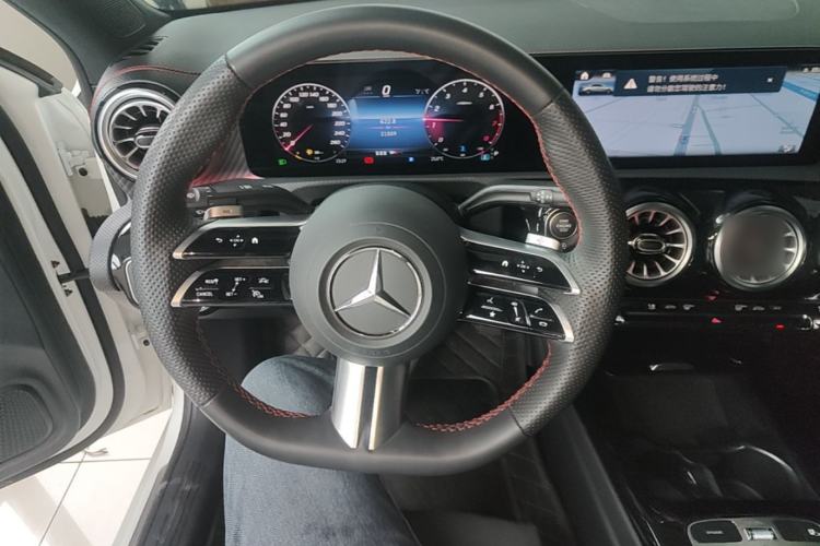 Used Mercedes-Benz A-Class 2024 Updated A 200 L Fashion Version Steering Wheel