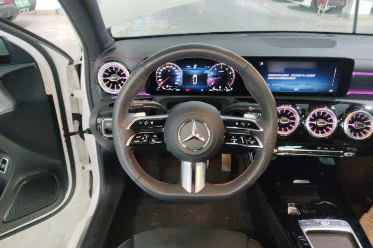 Used Mercedes-Benz A-Class 2024 Updated A 200 L Fashion Version Steering Wheel