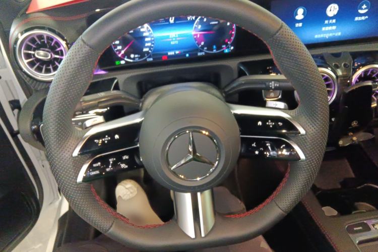 Used Mercedes-Benz A-Class 2024 Updated A 200 L Fashion Version Steering Wheel