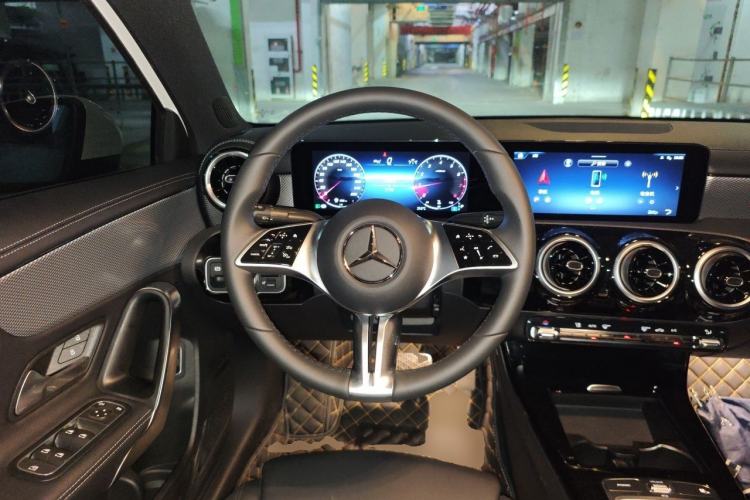 Used Mercedes-Benz A-Class 2024 Updated A 180 L Steering Wheel