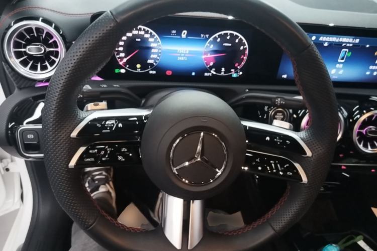 Used Mercedes-Benz A-Class 2024 Updated A 200 L Fashion Version Steering Wheel