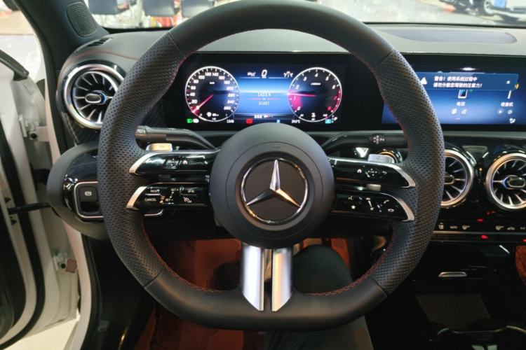 Used Mercedes-Benz A-Class 2024 Updated A 200 L Fashion Version Steering Wheel