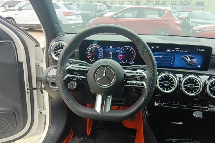Used Mercedes-Benz A-Class 2024 Updated A 200 L Fashion Version Steering Wheel