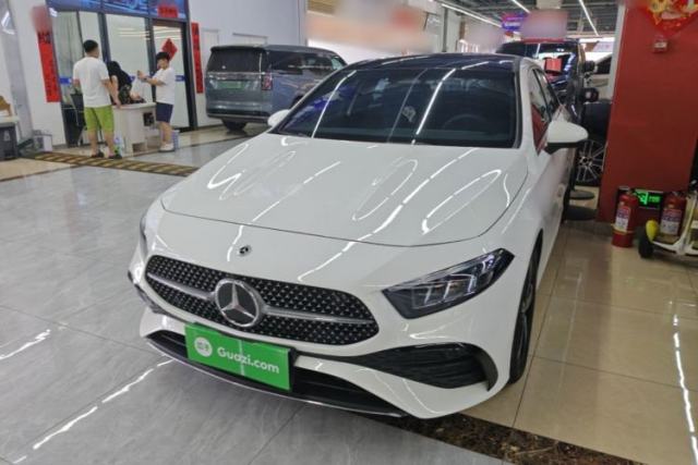 Mercedes-Benz A-Class 2024 Updated A 200 L Fashion Version usado