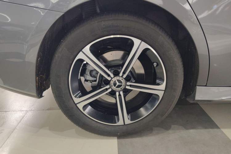 Used Mercedes-Benz A-Class 2025 A 200 L Fashion Model Right Rear Wheel Hub