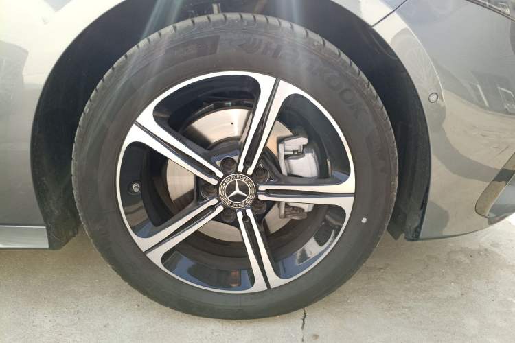 Used Mercedes-Benz A-Class 2025 A 200 L Fashion Model Right Front Wheel Hub