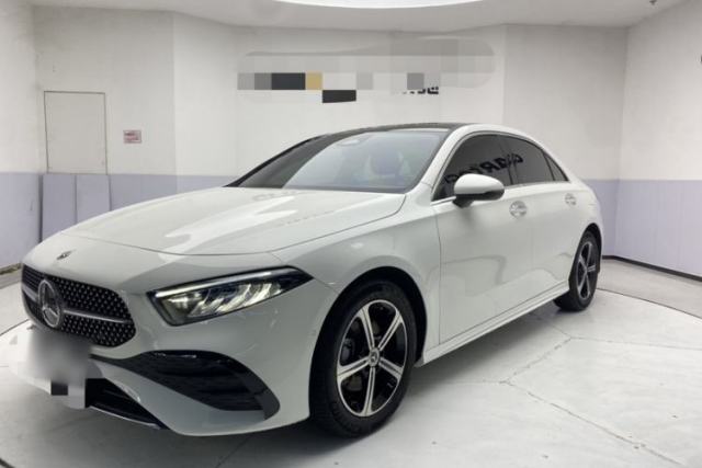 Ojetý Mercedes-Benz A-Class 2025 A 200 L Fashion Model