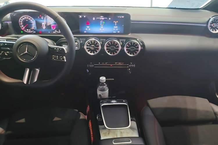 Used Mercedes-Benz A-Class 2025 A 200 L Fashion Model Audio And AC Panel
