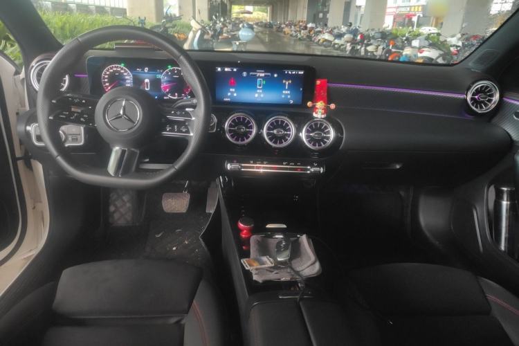 Used Mercedes-Benz A-Class 2025 A 200 L Fashion Model Center Console