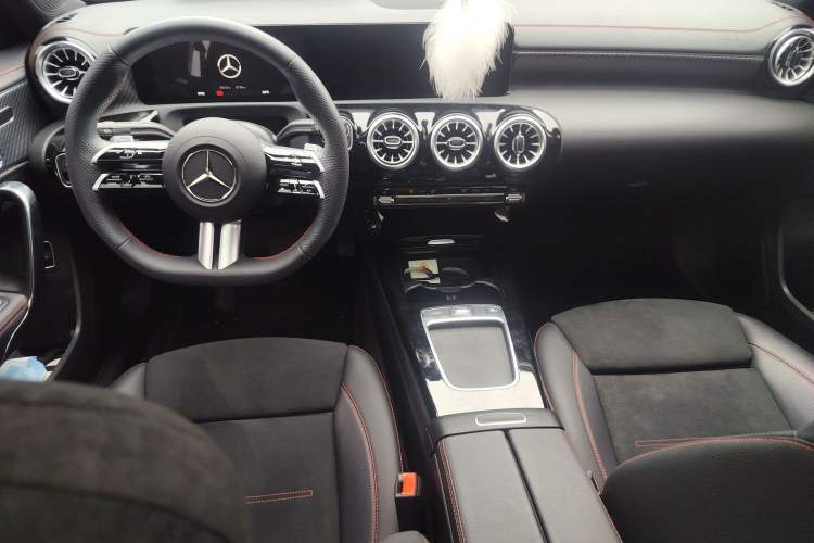 Used Mercedes-Benz A-Class 2025 A 200 L Fashion Model Center Console