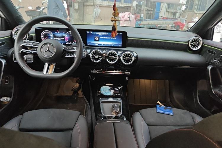 Used Mercedes-Benz A-Class 2025 Facelifted A 200 L Fashion Edition Center Console