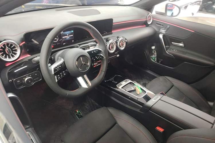 Used Mercedes-Benz A-Class 2025 A 200 L Fashion Model Center Console
