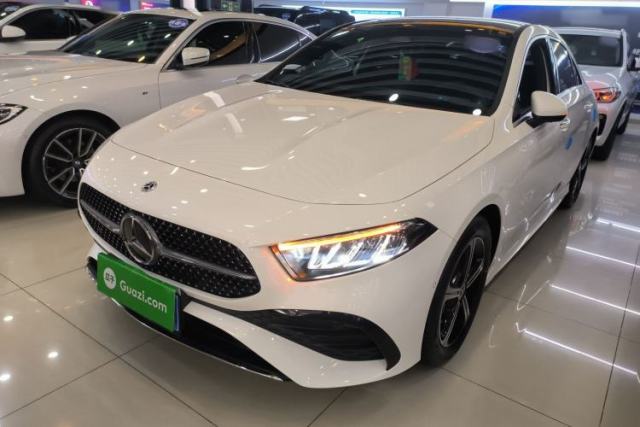 Ojetý Mercedes-Benz A-Class 2025 A 200 L Fashion Model