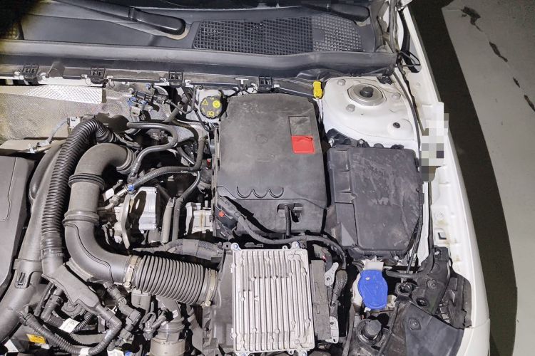 Used Mercedes-Benz A-Class 2025 A 200 L Fashion Model Engine Bay Left
